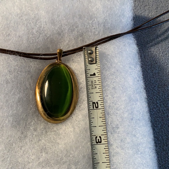 Studio works green necklace and earrings. - Picture 10 of 13